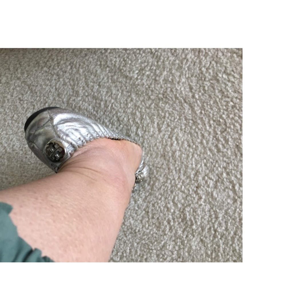 Tory Burch Metallic Flats. 6.5. Silver. - Picture 6 of 6